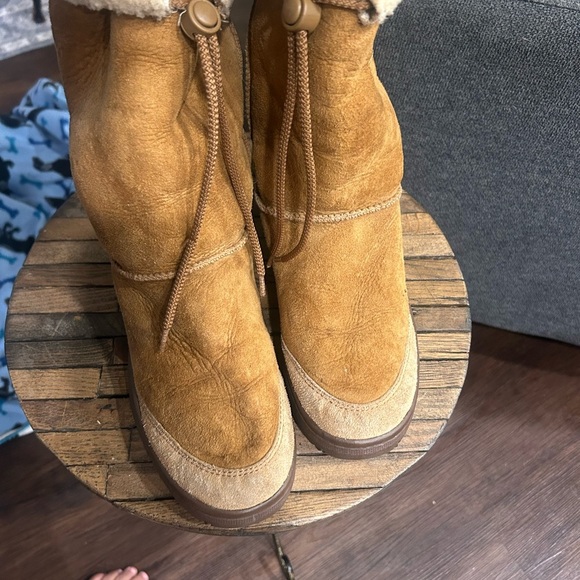 UGG Tan Suede Boots with Shearling - Picture 3 of 5